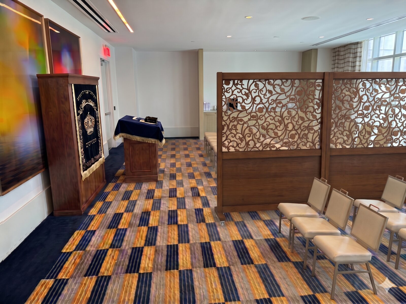 Rendering of the aron kodesh and mechitza