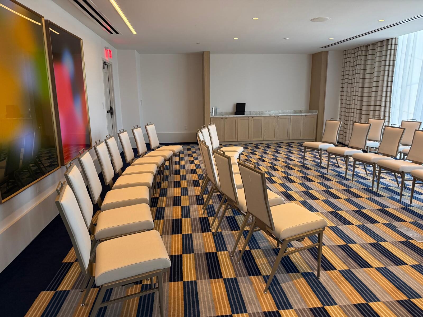 Theater-style seating, curved rows