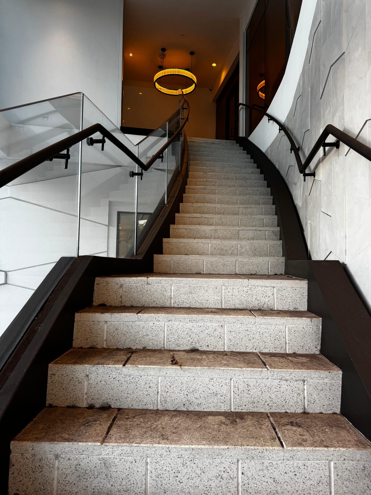 Curved arrival staircase